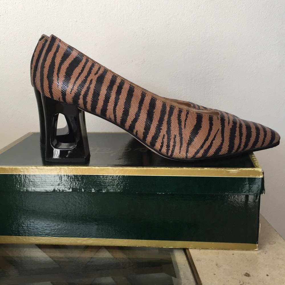 Pumps - Picture 2 of 7